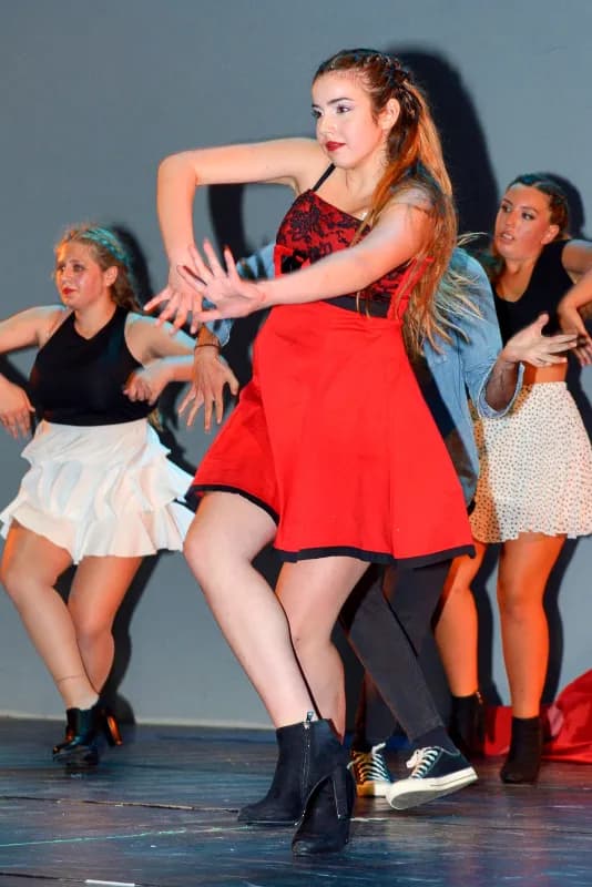 Gruppo femminile in scena